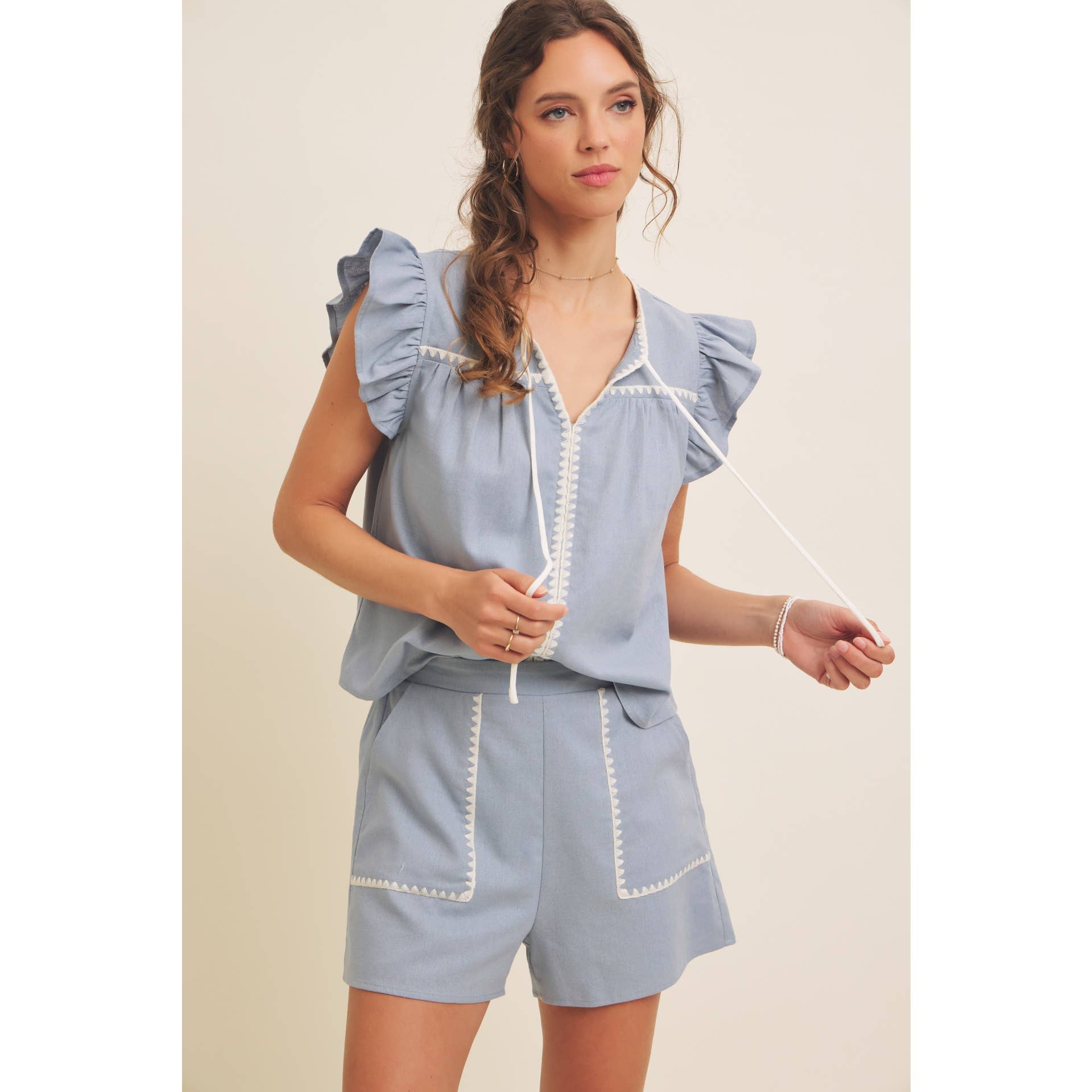 STITCHED SERENITY LINEN-BLEND EMBROIDERED SHORTS: NATURAL/BLACK / L