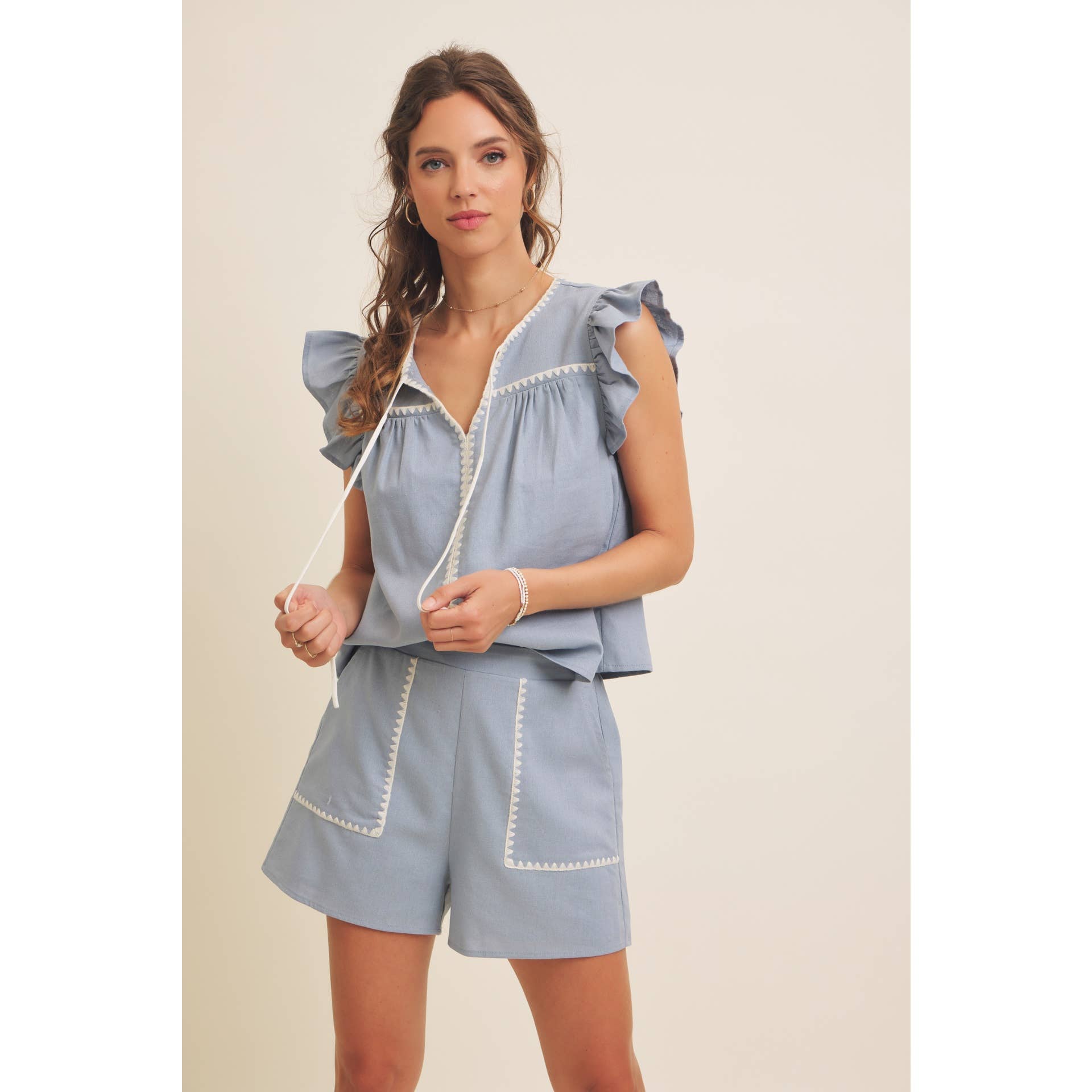 STITCHED SERENITY LINEN-BLEND EMBROIDERED SHORTS: NATURAL/BLACK / M